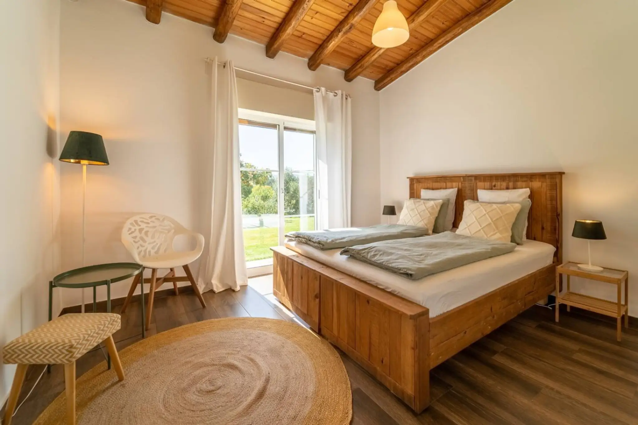 Wohnzimmer mit Esstafel